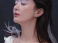 赵丽颖再登杂志封面，魅力不减-赵丽颖最新杂志封面亮相，展现女神风采